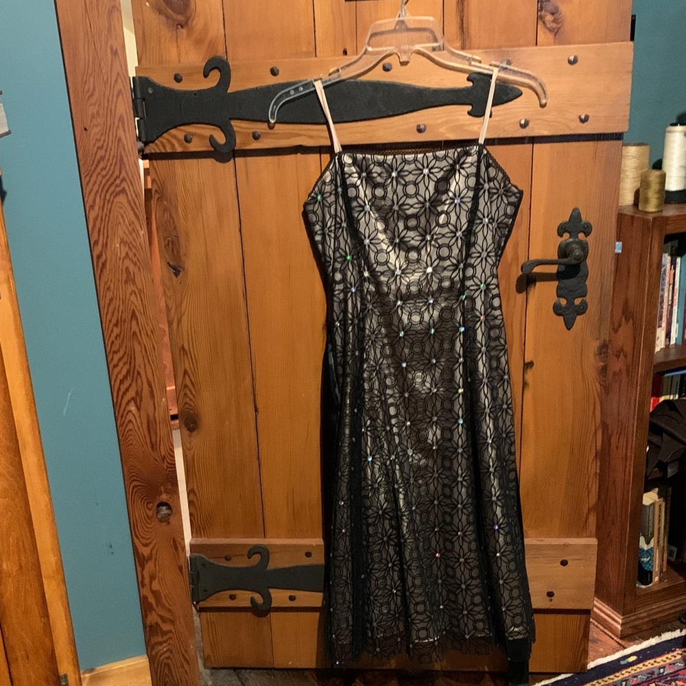 Adrianna Papell Black Geometric Midi Dress